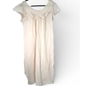 vintage 1980s nightgown embroidered flowers & bow Sleep Dress Pajama scalloped